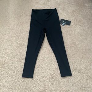 BLACK HI RISE CAPRI LEGGINGS. 90 Degree. size women’s XS